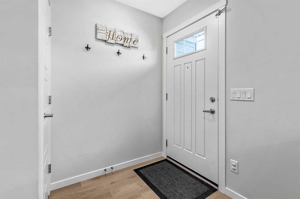 130 Cranbrook Square SE, Calgary — photo 5 of 43