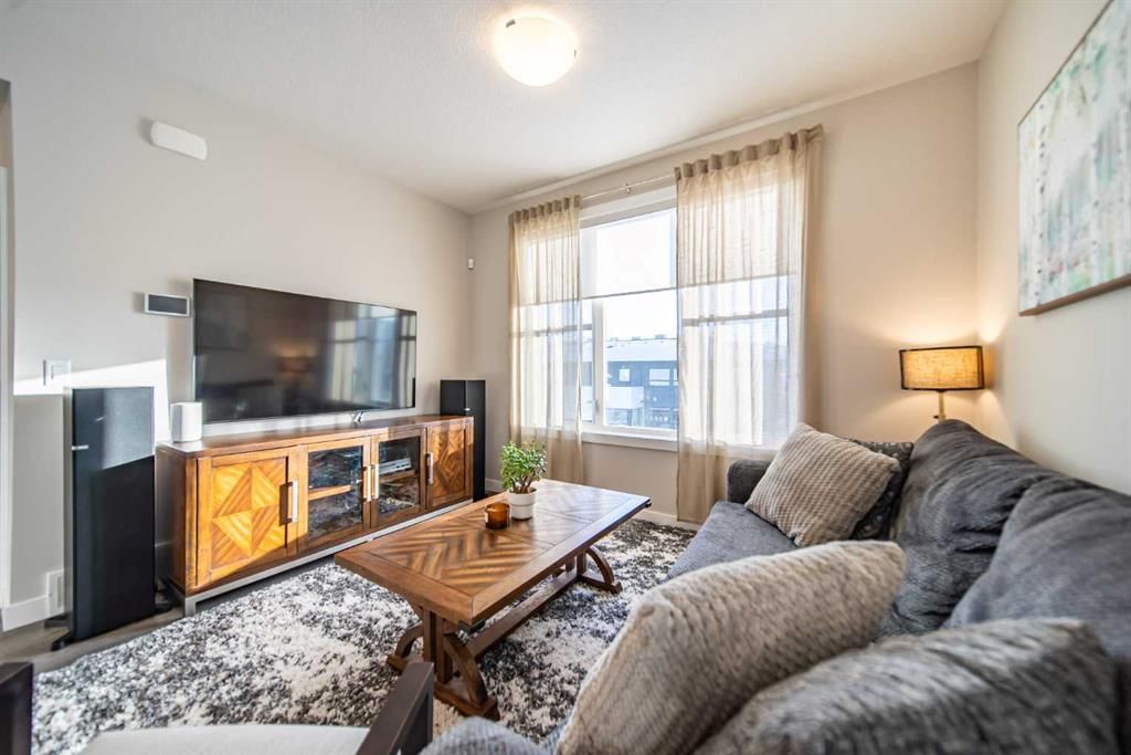 713 Crestridge Common SW, Calgary — photo 5 of 31
