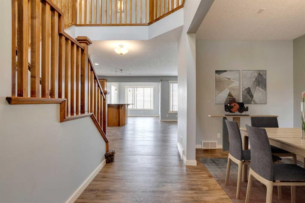 461 Discovery Ridge Boulevard SW, Calgary — photo 3 of 41
