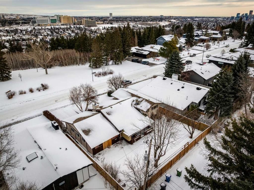 149 Wildwood Drive SW, Calgary — photo 3 of 27