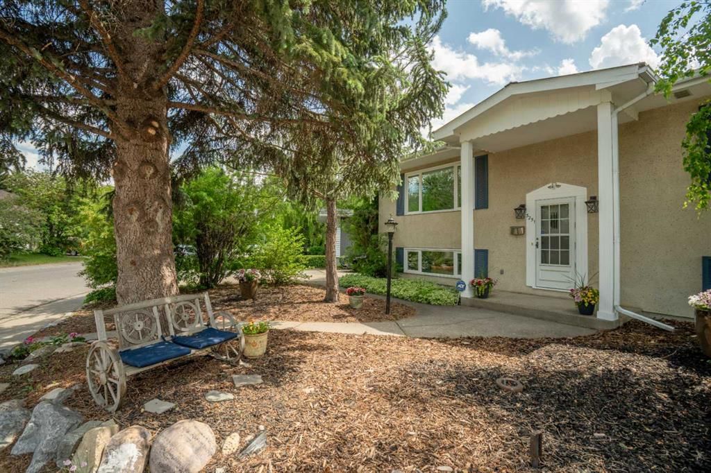 3251 Bearspaw Drive NW, Calgary — main listing photo