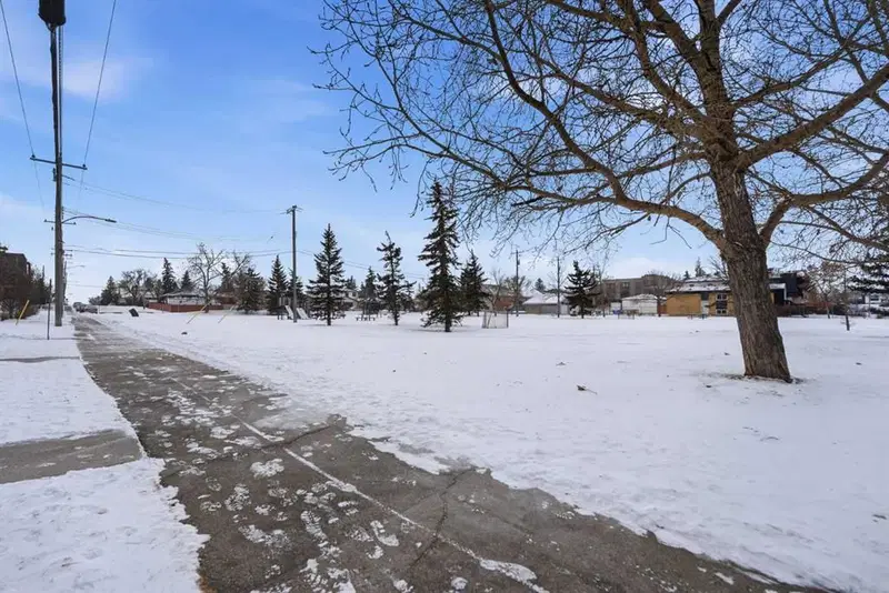 217, 2715 12 Avenue SE, Calgary — photo 3 of 34