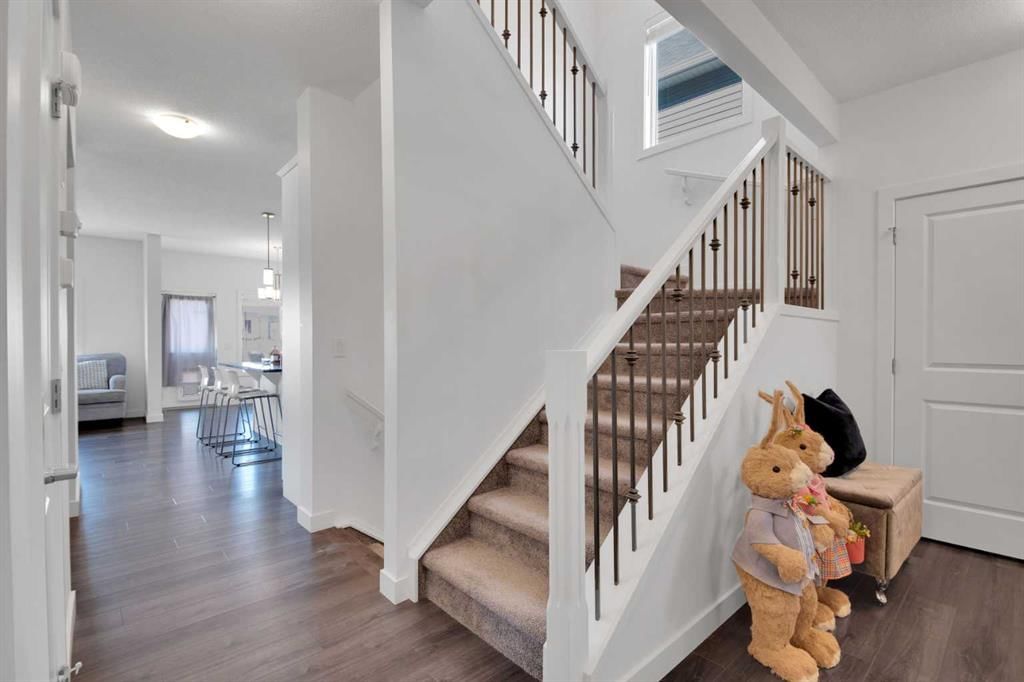 301 Sage Meadows Park NW, Calgary — photo 4 of 39