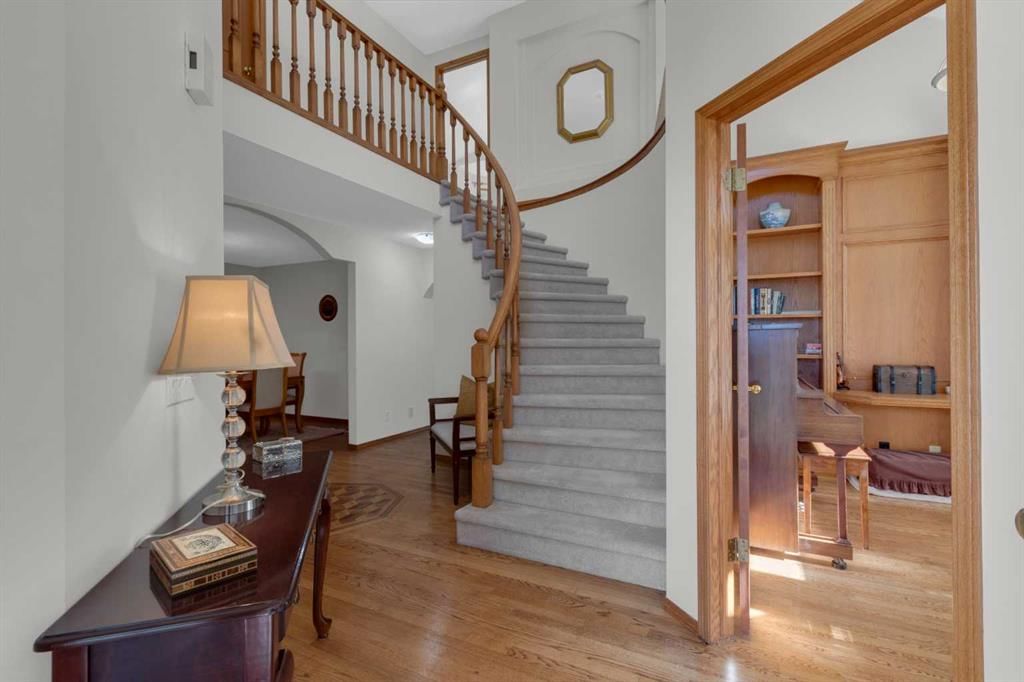 271 Mountain Park Drive SE, Calgary — photo 4 of 50