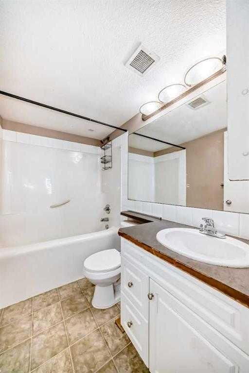 411, 2000 Applevillage Court SE, Calgary — photo 2 of 26