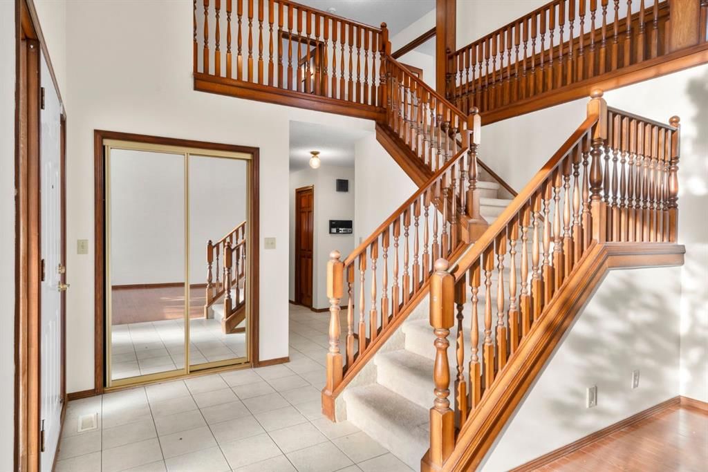 40 Edforth Road NW, Calgary — photo 4 of 50