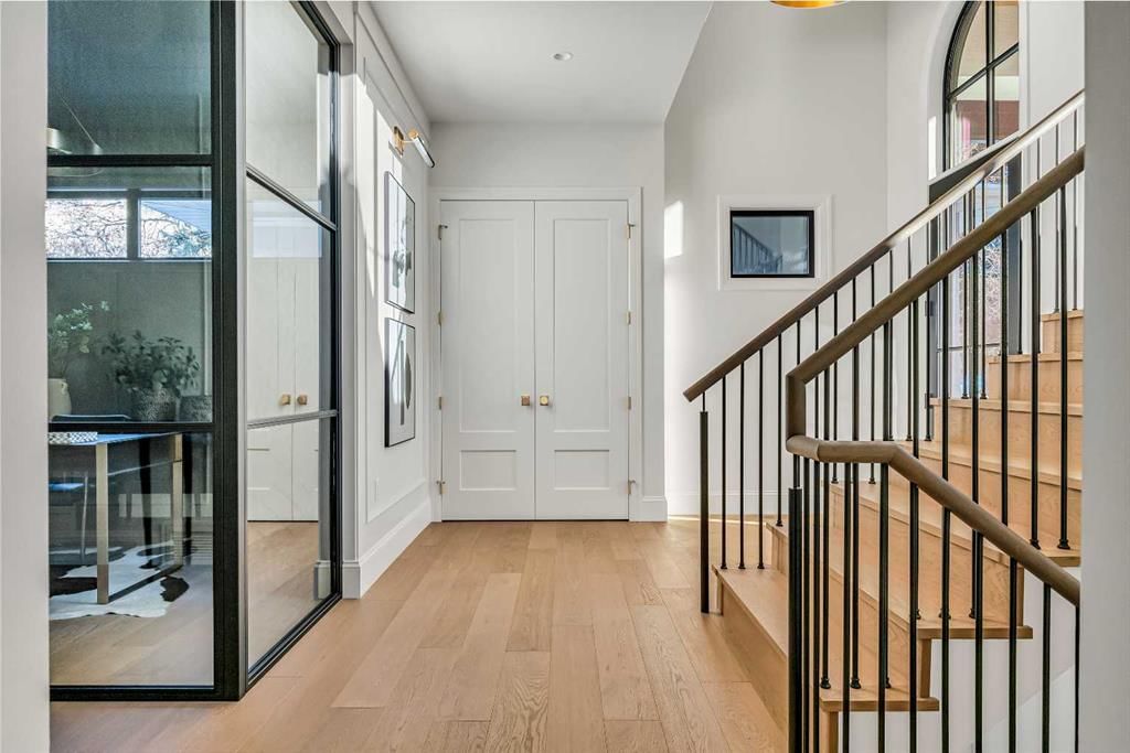 518 33 Avenue SW, Calgary — photo 3 of 50