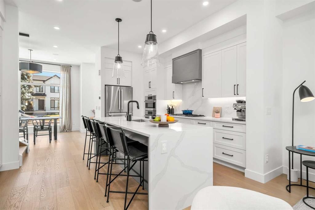 2503 20 Street SW, Calgary — main listing photo