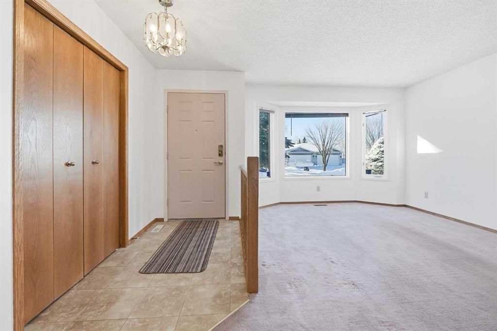 12 Arbour Cliff Close NW, Calgary — photo 2 of 31