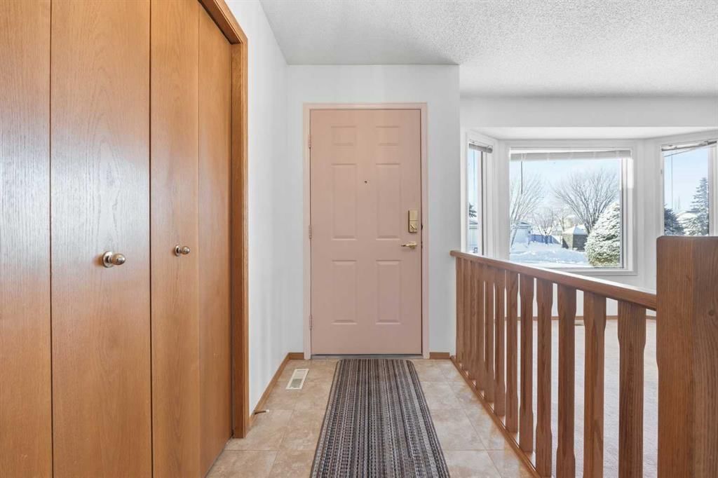 12 Arbour Cliff Close NW, Calgary — photo 3 of 31