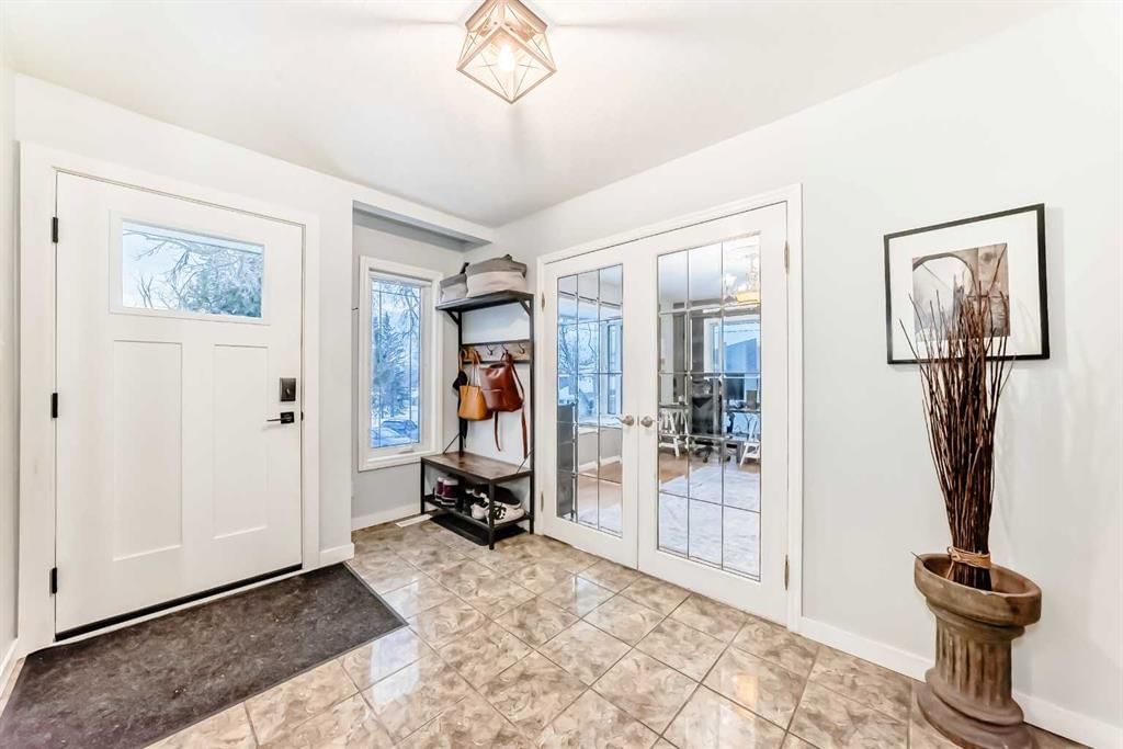 107 Fawn Crescent SE, Calgary — photo 4 of 39