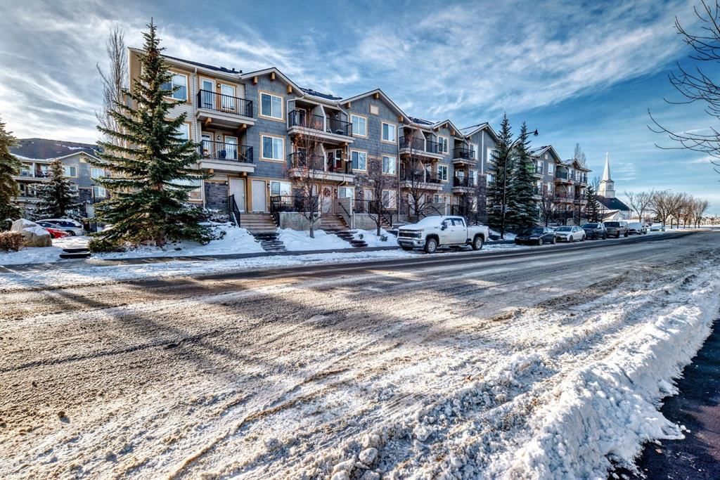 10, 21 Mckenzie Towne Gate SE, Calgary — photo 2 of 29