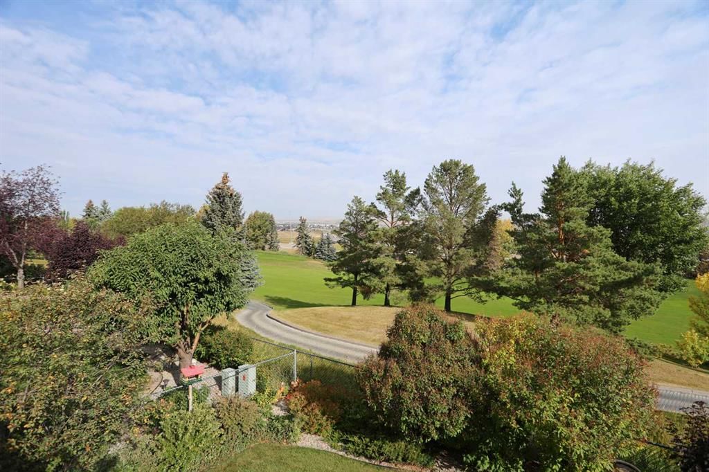 108 Hamptons Heights NW, Calgary — main listing photo