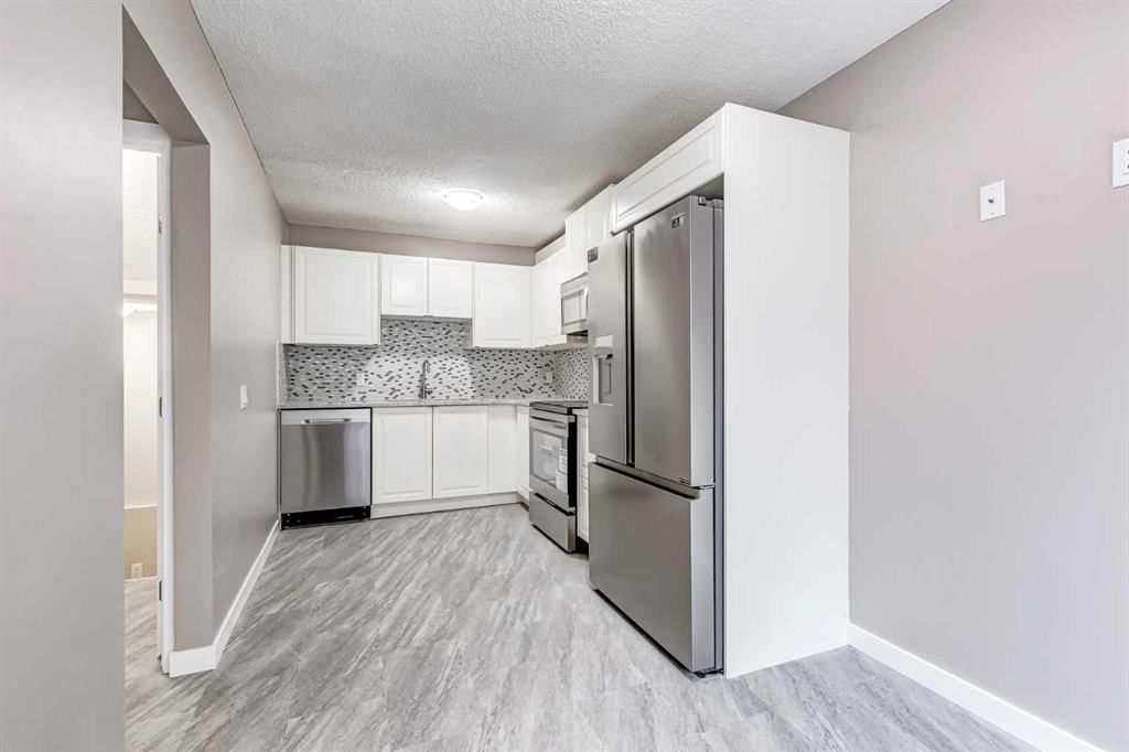 4316 4A Avenue, Calgary — photo 3 of 32