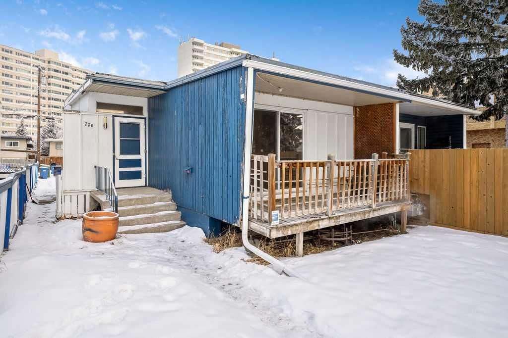 706 68 Avenue SW, Calgary — main listing photo