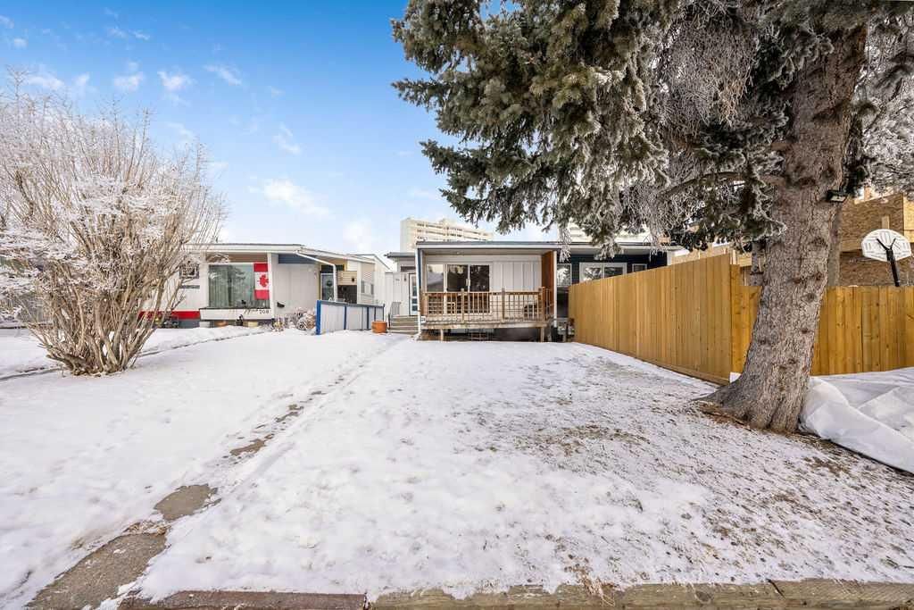 706 68 Avenue SW, Calgary — photo 2 of 26