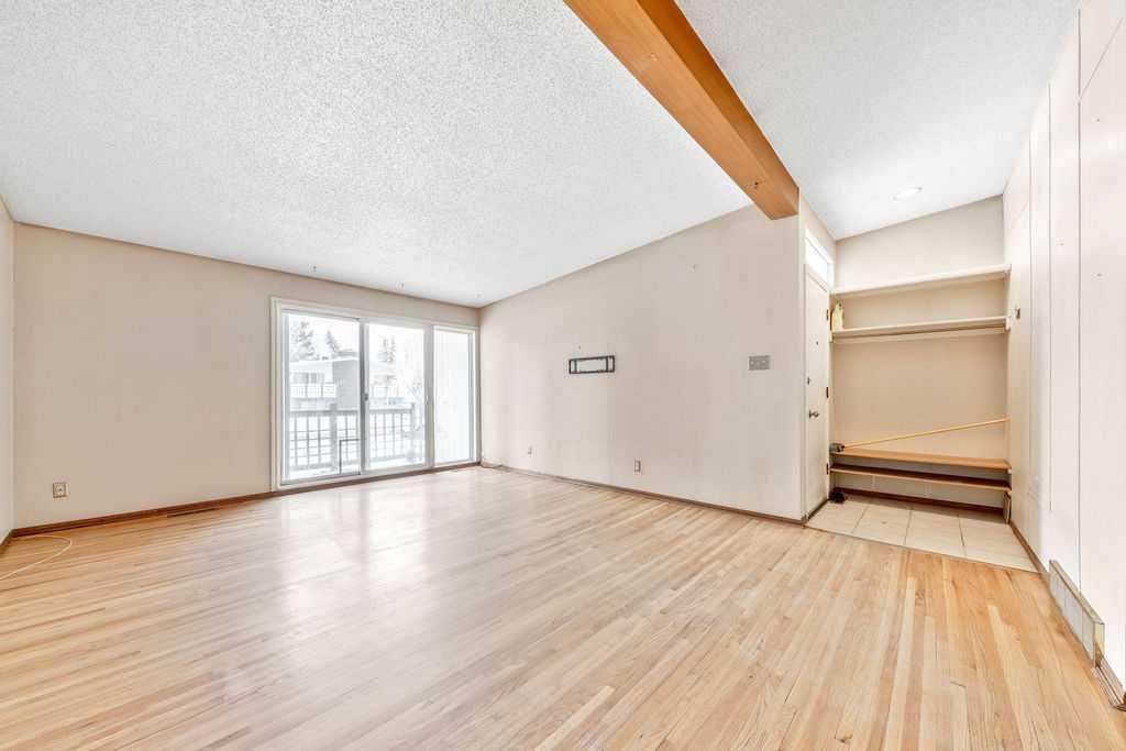 706 68 Avenue SW, Calgary — photo 4 of 26