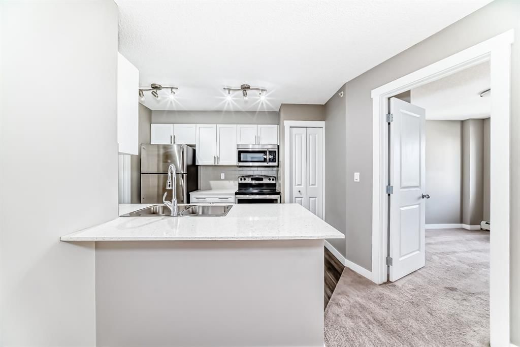606, 20 Kincora Glen Park NW, Calgary — photo 5 of 46