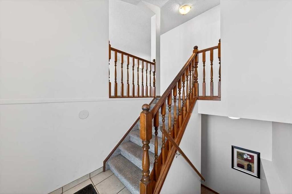 184 Falmere Way NE, Calgary — photo 3 of 49