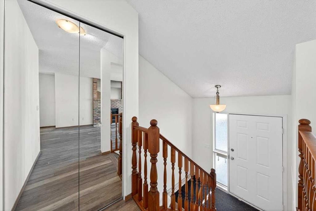 184 Falmere Way NE, Calgary — photo 4 of 49