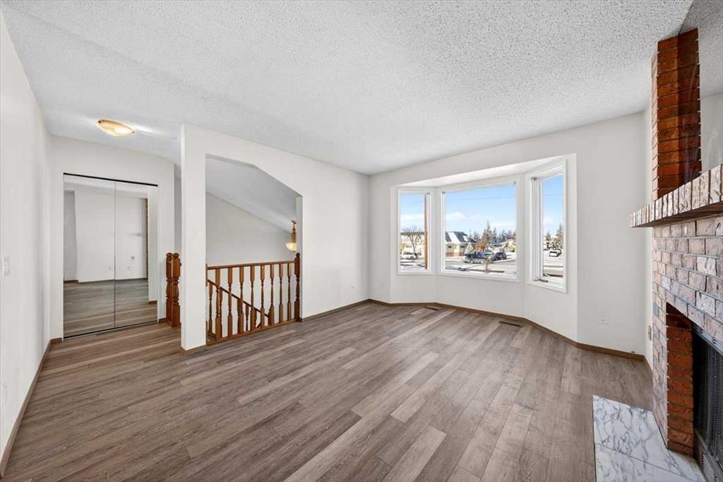 184 Falmere Way NE, Calgary — photo 5 of 49