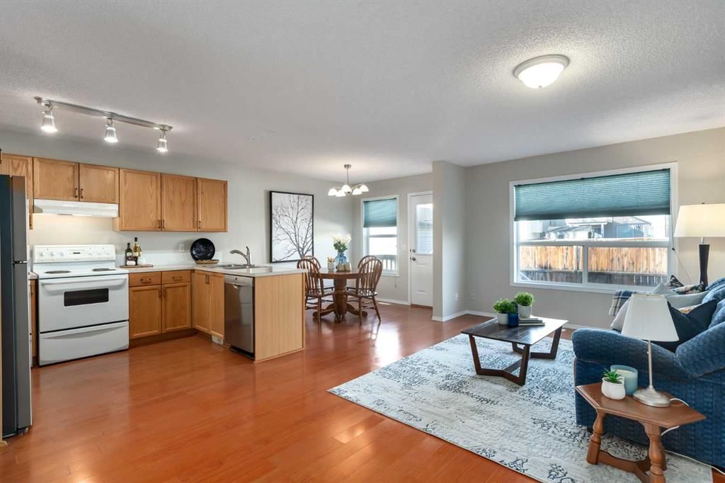 419 Coventry Road NE, Calgary — photo 3 of 27