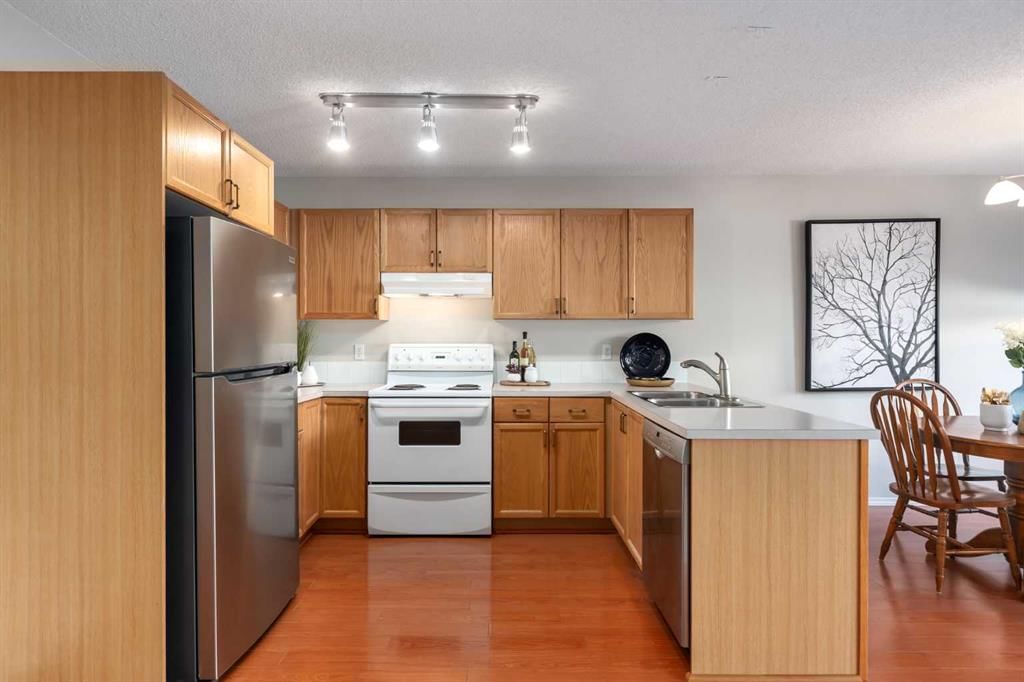 419 Coventry Road NE, Calgary — photo 4 of 27