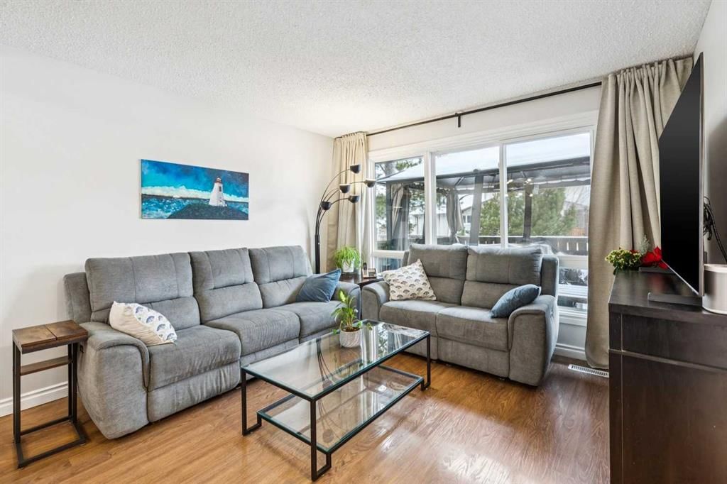 42 Cedarwood Hill SW, Calgary — photo 2 of 28