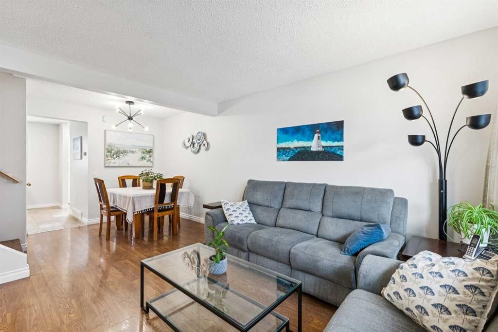 42 Cedarwood Hill SW, Calgary — photo 4 of 28