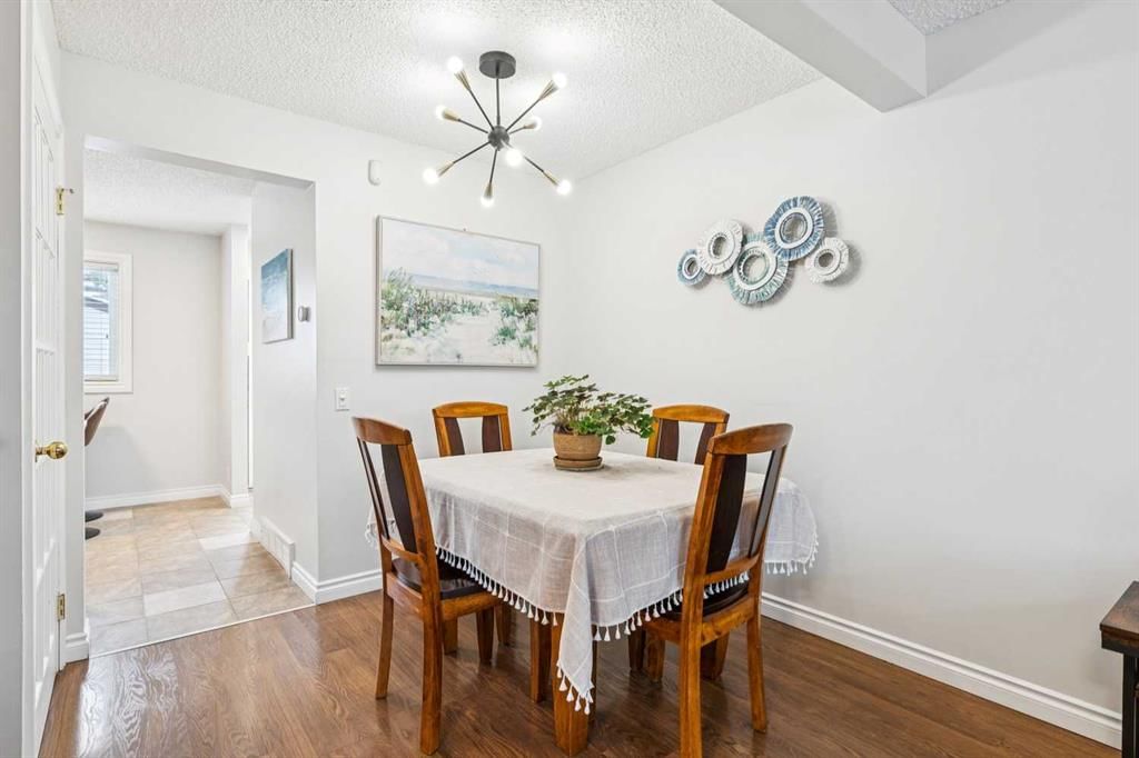 42 Cedarwood Hill SW, Calgary — photo 5 of 28
