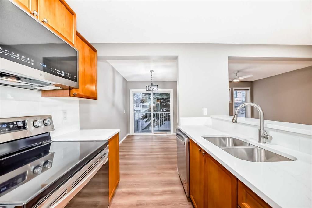 30 Citadel Estates Manor NW, Calgary — photo 5 of 20
