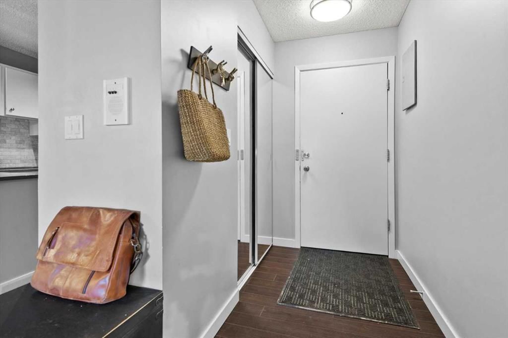 205, 1001 68 Avenue SW, Calgary — photo 4 of 32