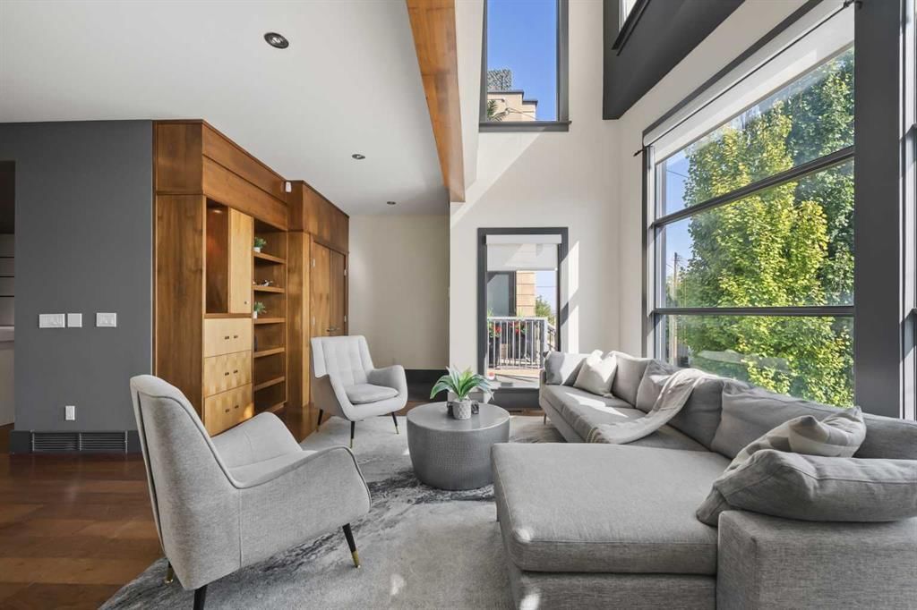 2217 17 Street SW, Calgary — photo 2 of 50
