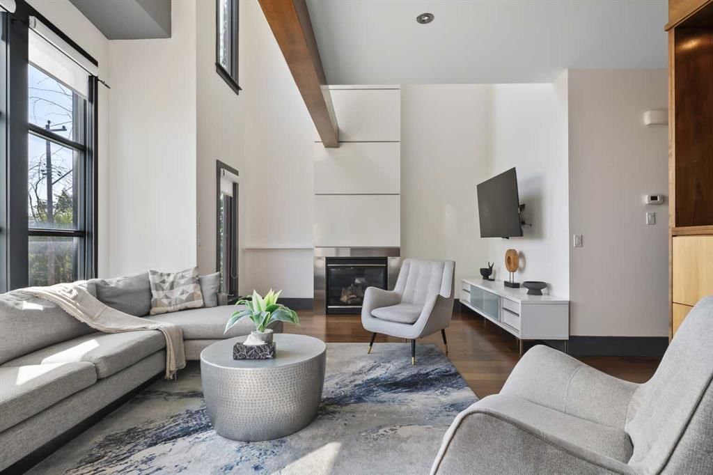 2217 17 Street SW, Calgary — photo 4 of 50