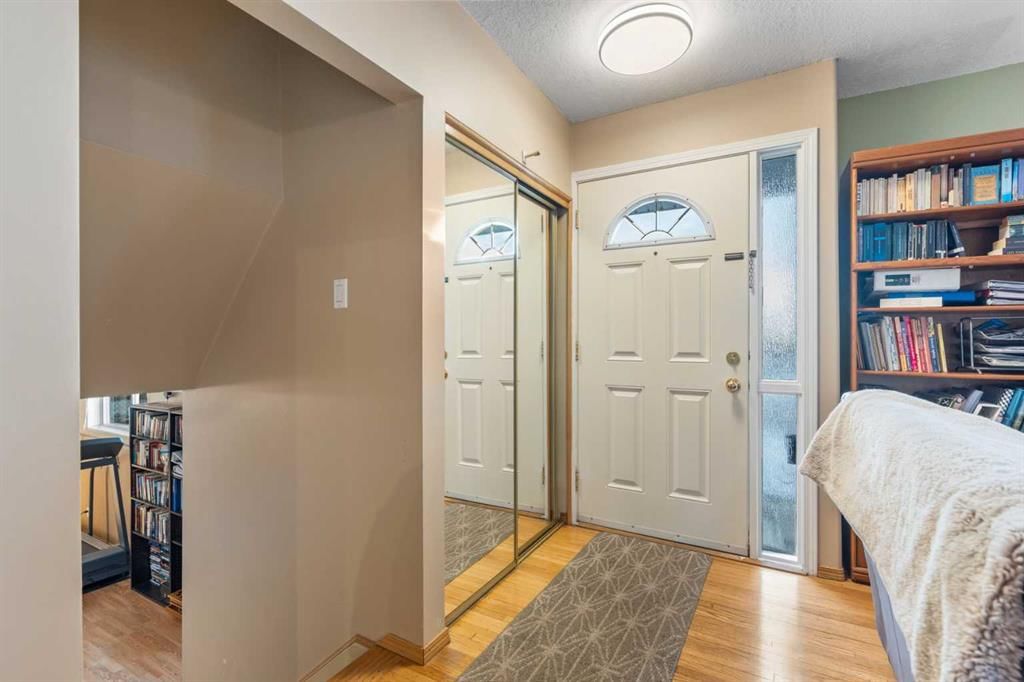 7819 Fairmount Drive SE, Calgary — photo 3 of 42