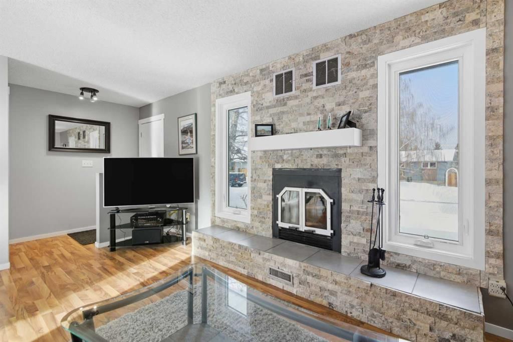 127 Queen Tamara Road SE, Calgary — photo 5 of 50