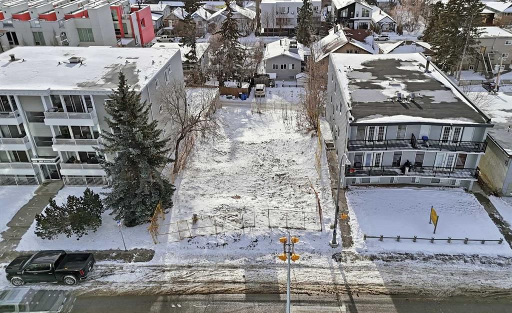 1819 26 Avenue SW, Calgary — photo 3 of 17