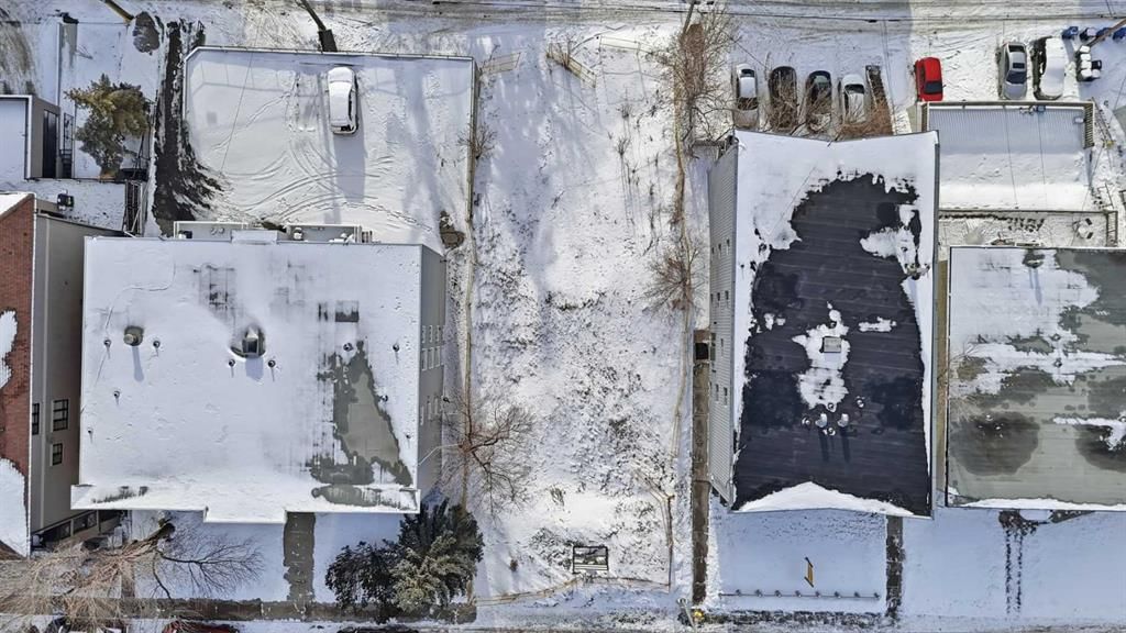 1819 26 Avenue SW, Calgary — photo 5 of 17