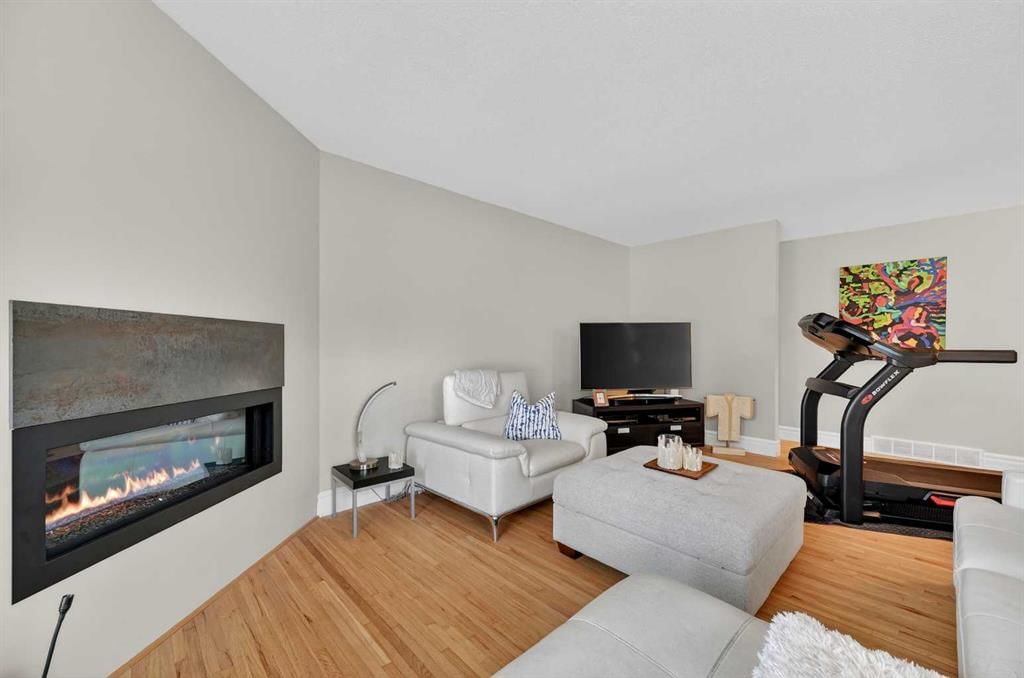 920 42 Street SW, Calgary — photo 4 of 36