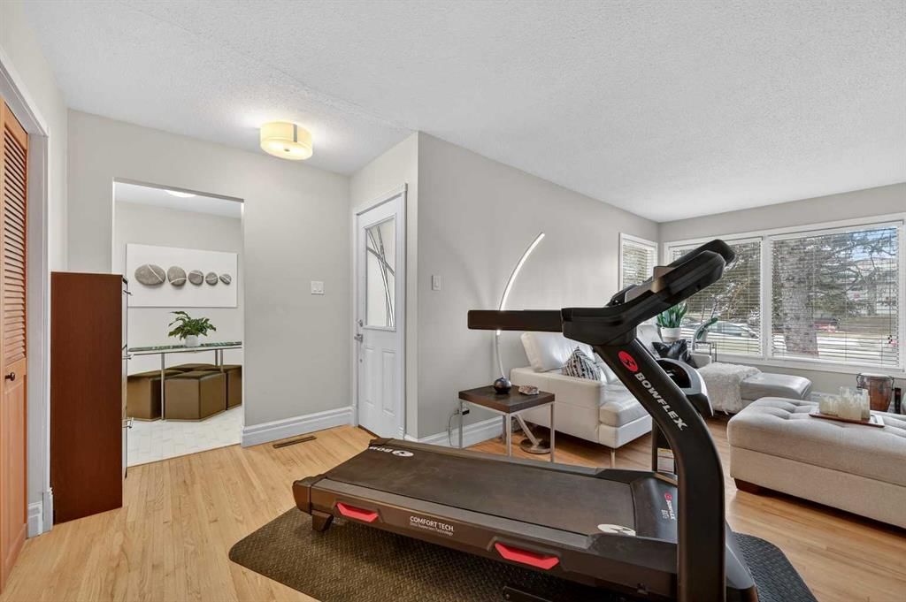 920 42 Street SW, Calgary — photo 5 of 36