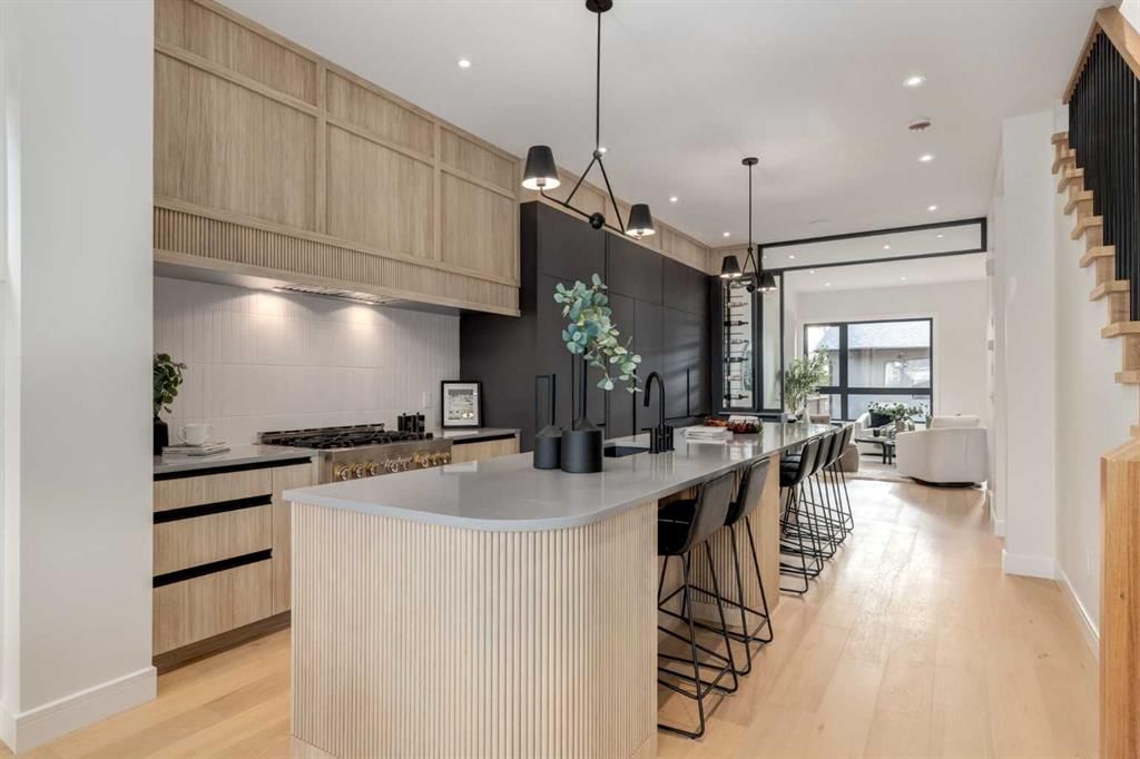 637 51 Avenue SW, Calgary — photo 4 of 43