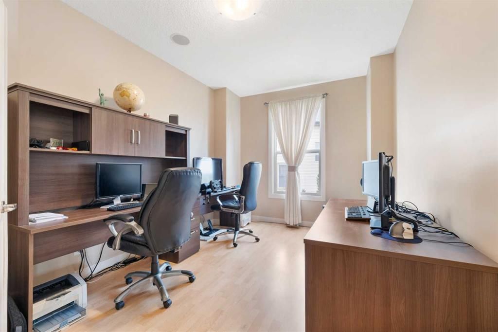 155 Autumn Close SE, Calgary — photo 5 of 50