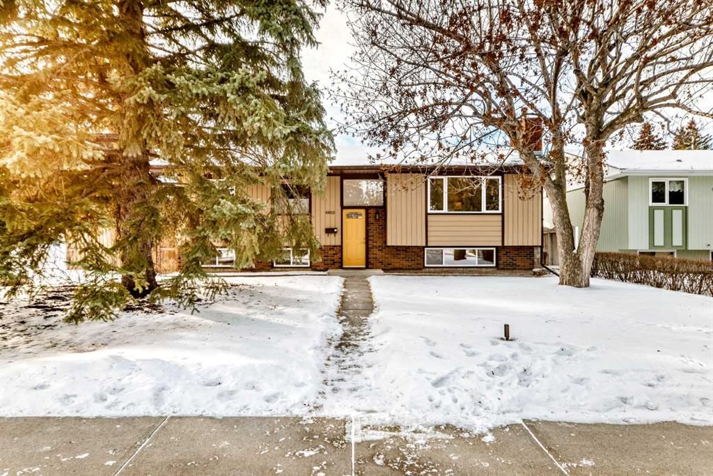 4803 Montana Drive NW, Calgary — photo 2 of 46