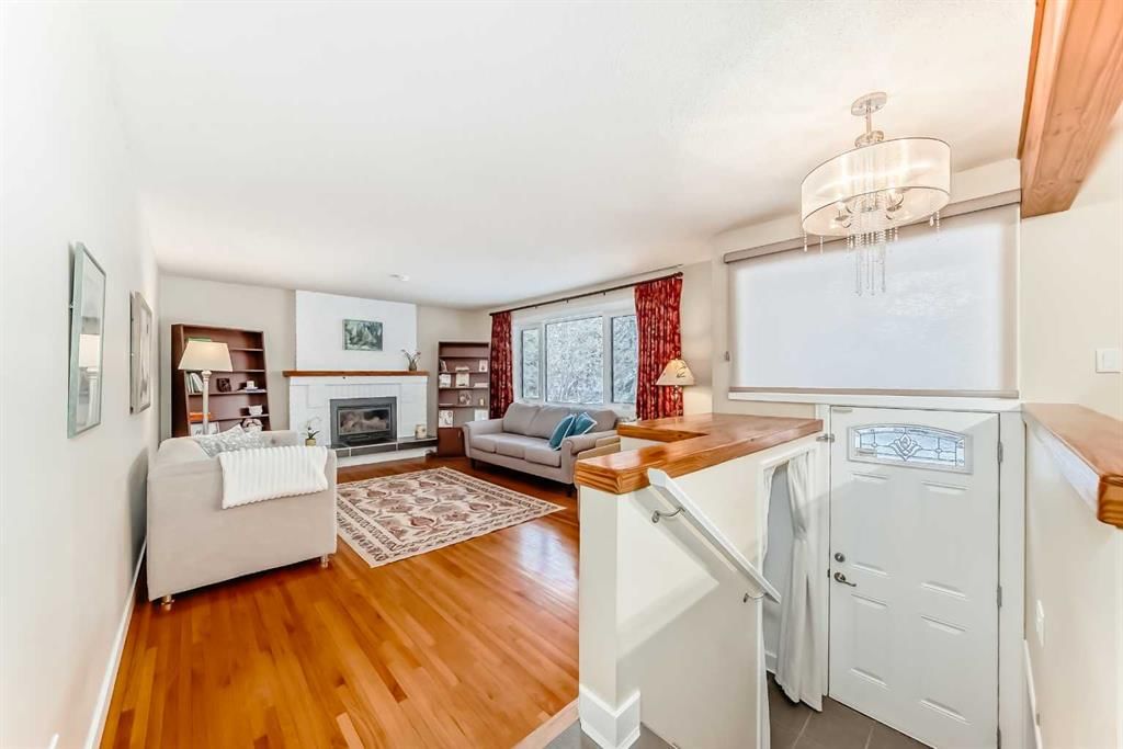 4803 Montana Drive NW, Calgary — photo 3 of 46