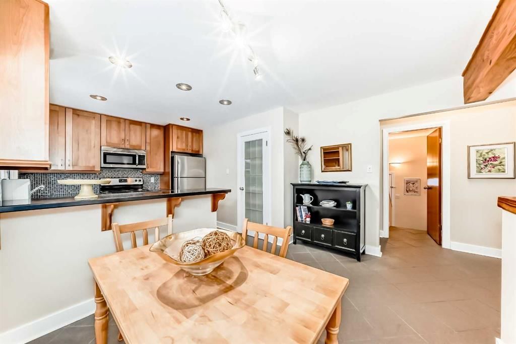 4803 Montana Drive NW, Calgary — photo 5 of 46