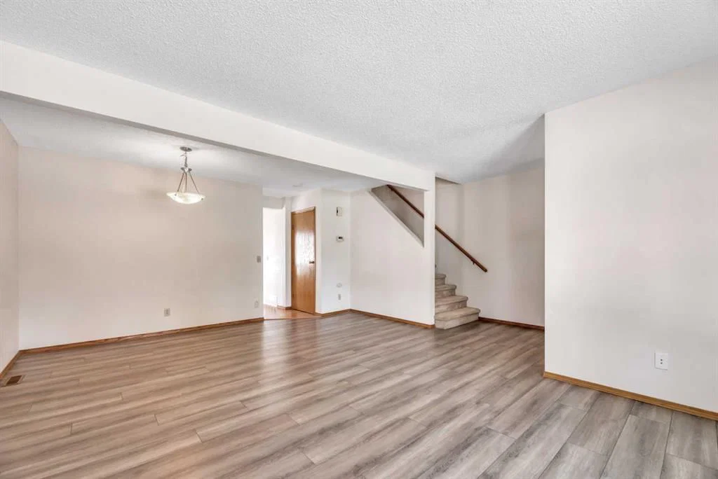 103 Riverglen Park SE, Calgary — photo 4 of 22