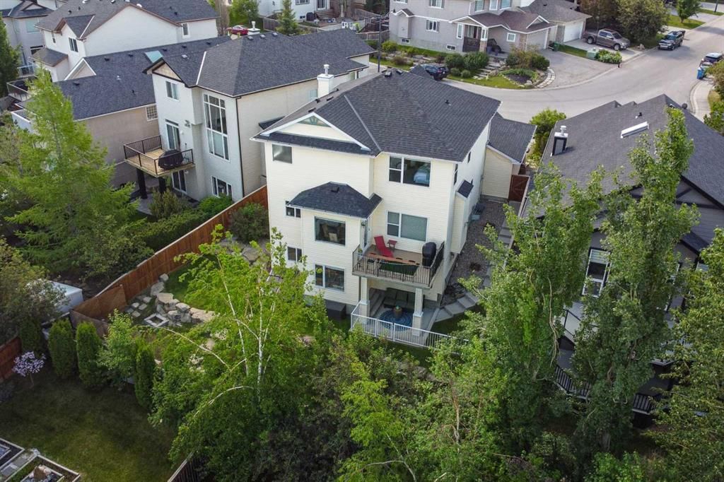 21 Cresthaven Way SW, Calgary — photo 3 of 46