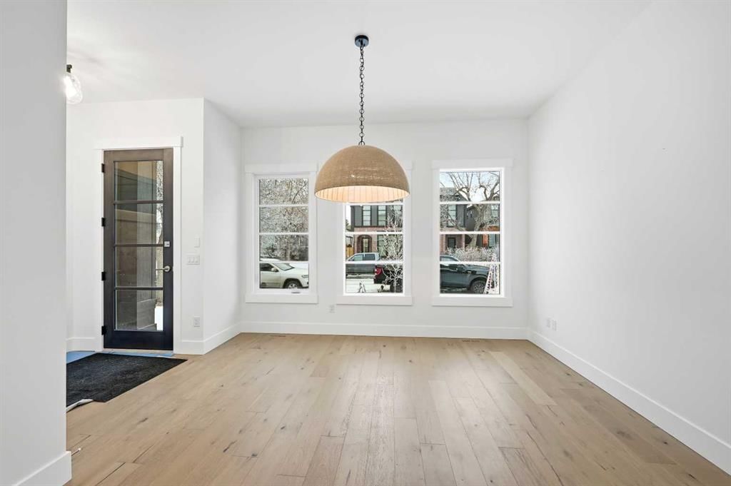 5005 21A Street SW, Calgary — photo 5 of 50