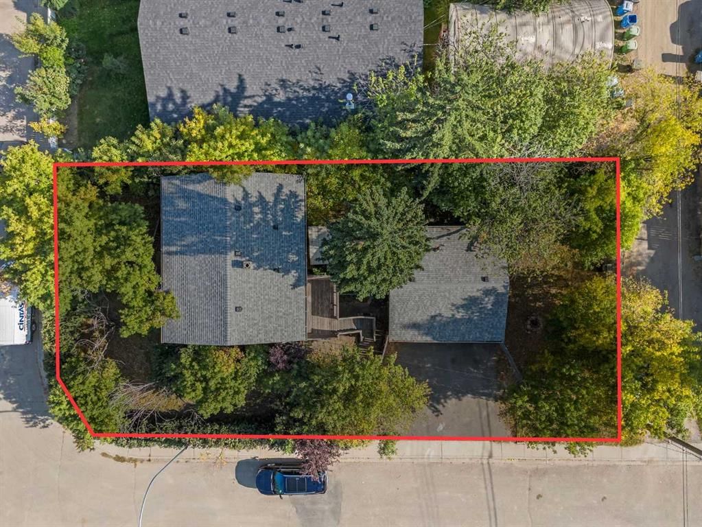 8039 36 Avenue NW, Calgary — photo 2 of 30