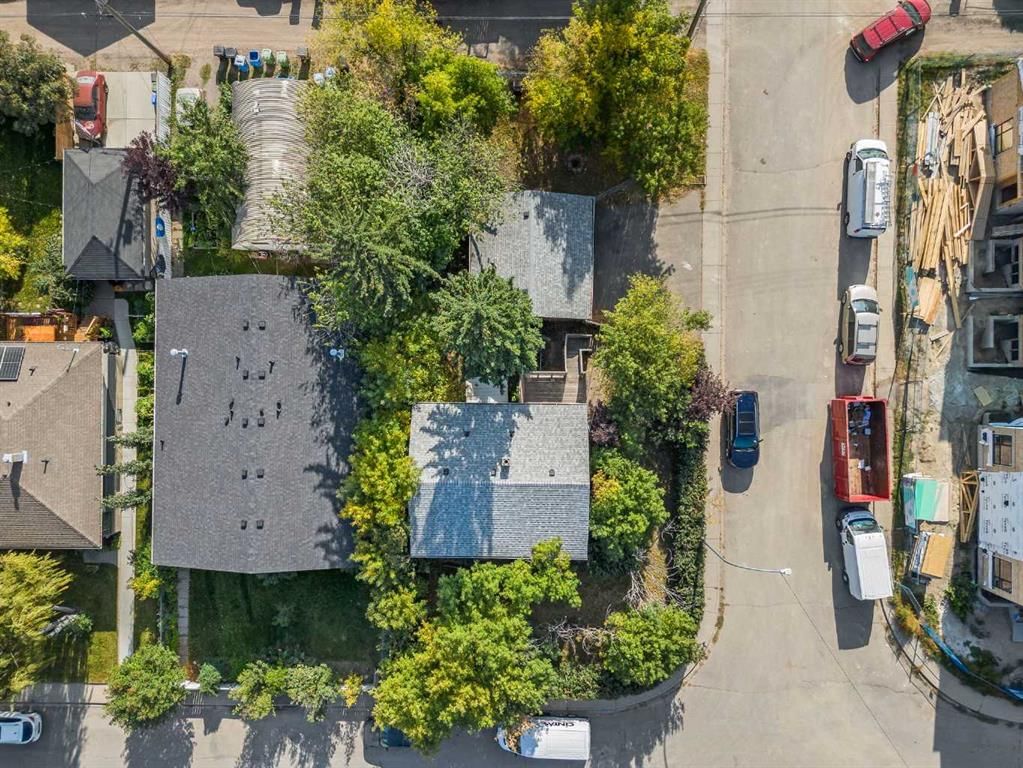 8039 36 Avenue NW, Calgary — photo 4 of 30